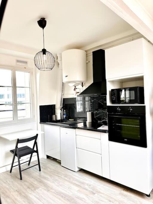 Appartement Vue Tour Eiffel Ligne 14 A Cote De Paris Gentilly Exteriör bild
