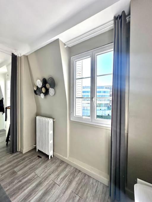 Appartement Vue Tour Eiffel Ligne 14 A Cote De Paris Gentilly Exteriör bild