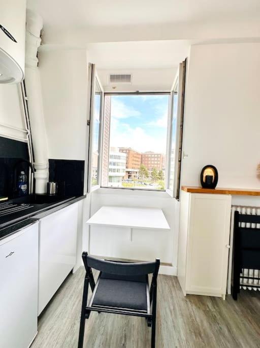 Appartement Vue Tour Eiffel Ligne 14 A Cote De Paris Gentilly Exteriör bild